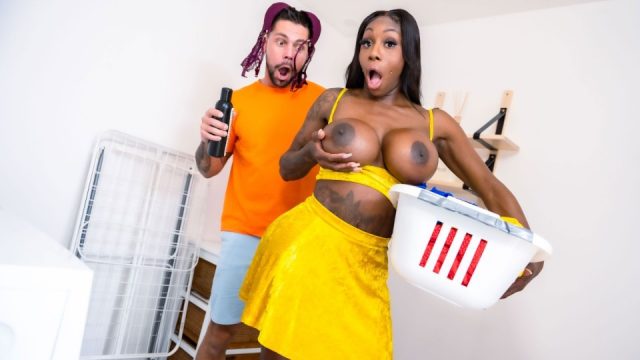 [FakehubOriginals] Ebony Mystique (Clean My Panties! / 03.31.2022)